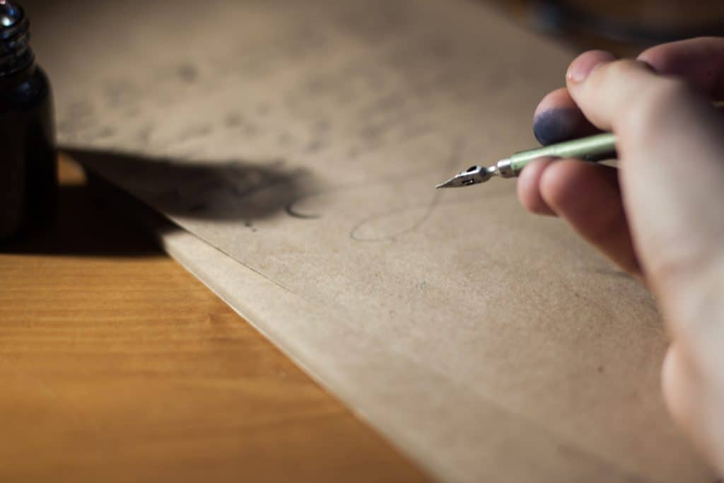 Pisanie testamentu ręcznie piórem