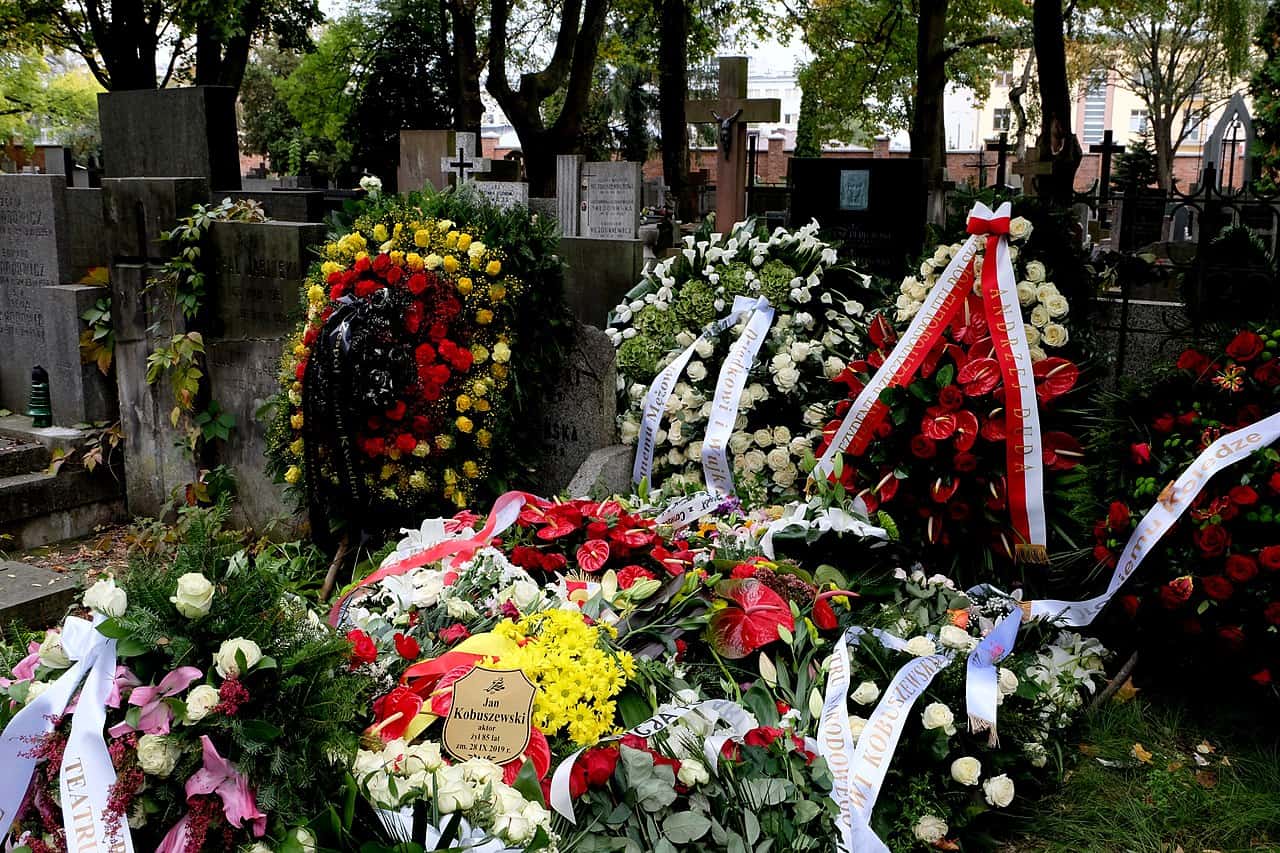 Grób Jana Kobuszewskiego na cmentarzu na Powązkach