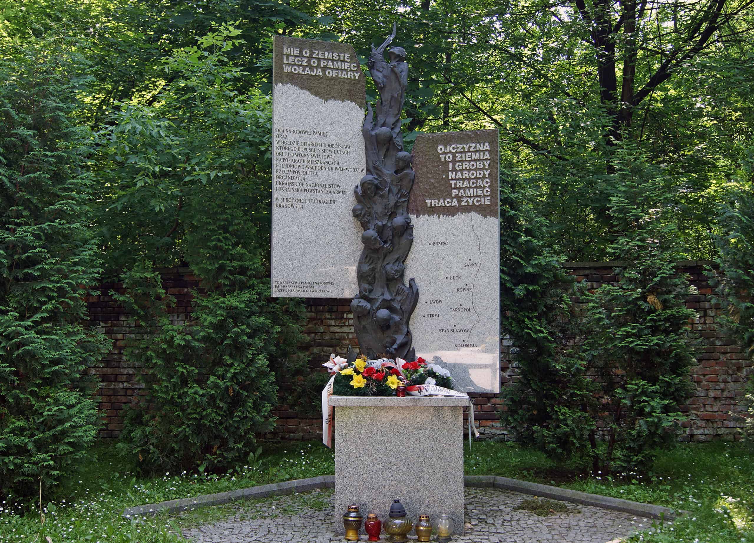 Pomnik ofiar ukraińskiego ludobójstwa na Wołyniu cmentarz rakowicki 