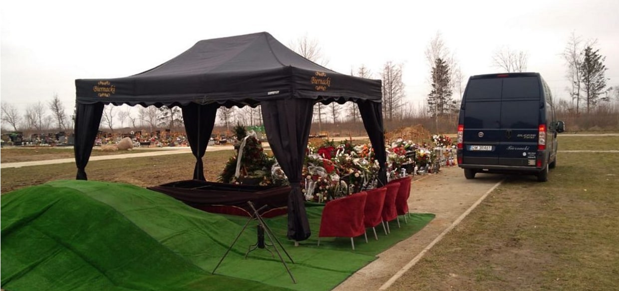 Zakład Pogrzebowy Biernacki Głogów, ceremonia na cmentarzu, namiot pogrzebowy