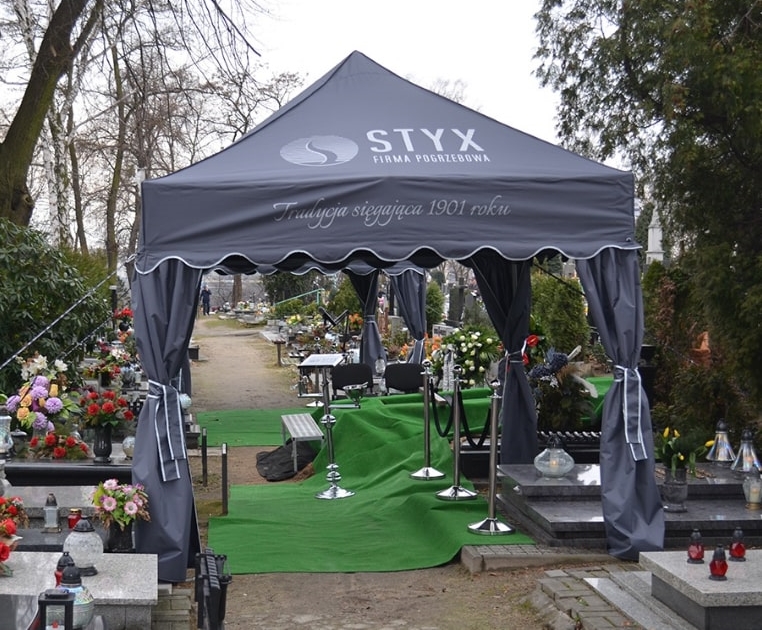 Zakład Pogrzebowy Styx, Zakład Pogrzebowy Rybnik - namiot pogrzebowy podczas pogrzebu na cmentarzu