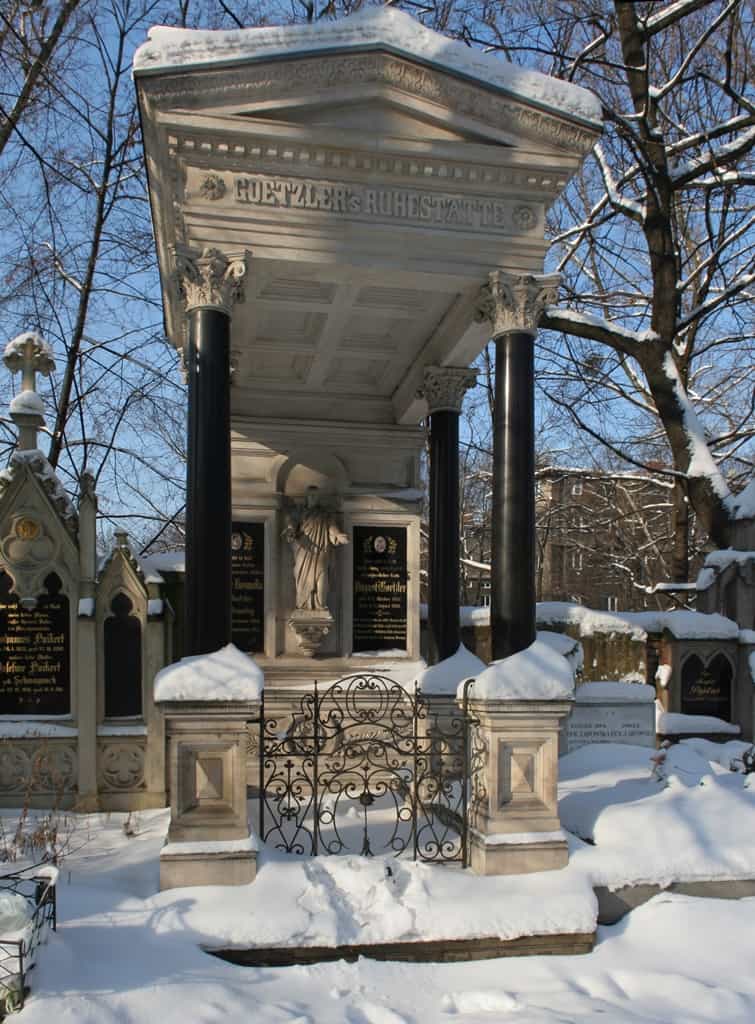 Neoklasycystyczne mauzoleum Goetzlerów - Cmentarz Mater Dolorosa Bytom