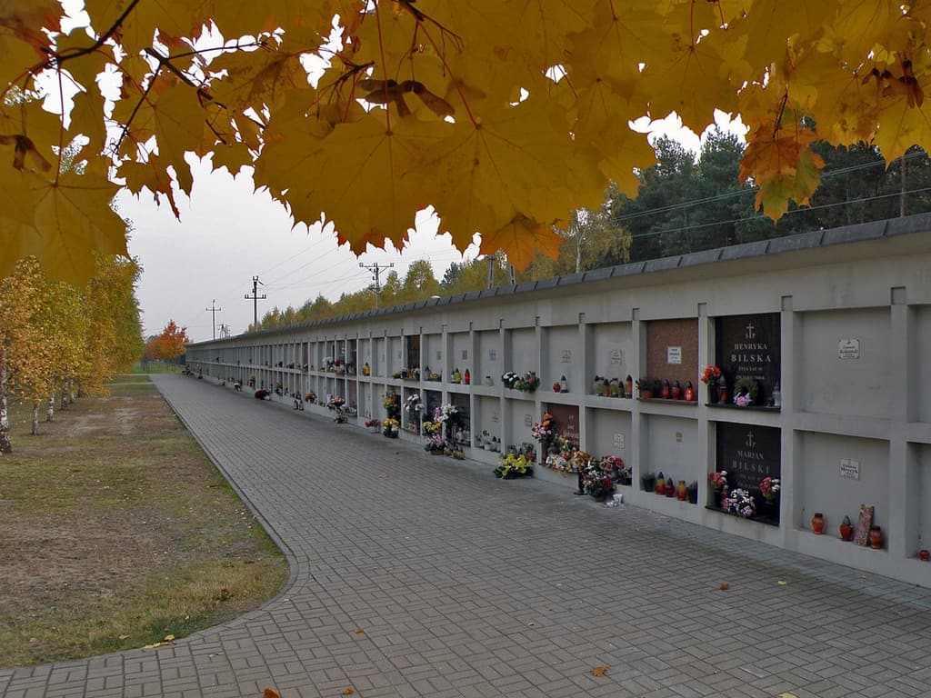 Komunalny Cmentarz Południowy w Warszawie - kremacja Warszawa - nisze urnowe