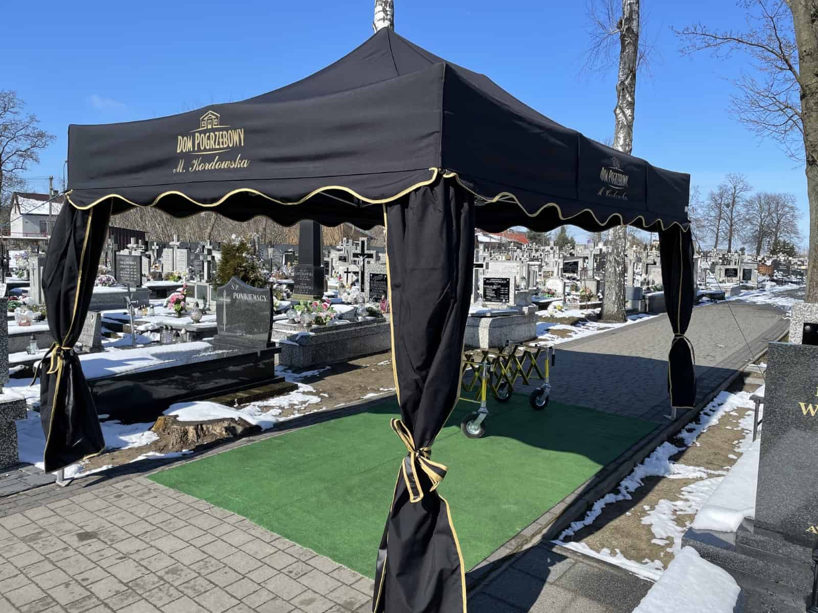 Dom Pogrzebowy Kordowska - namiot pogrzebowy na cmentarzu