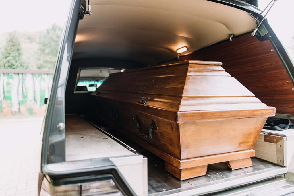 transport zwłok - karawan pogrzebowy